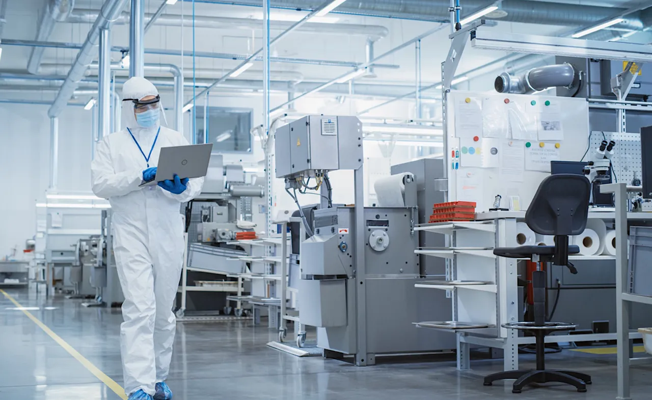 Pharma manufacturing facility with workers in GMP cleanroom